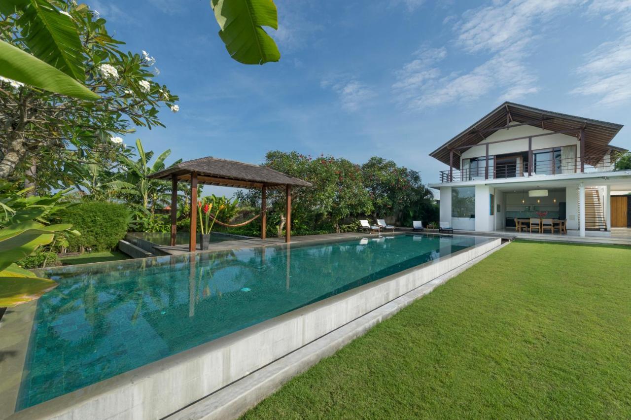 Villa Kavya - 8-Minute Walk From Berawa Beach Canggu Dış mekan fotoğraf