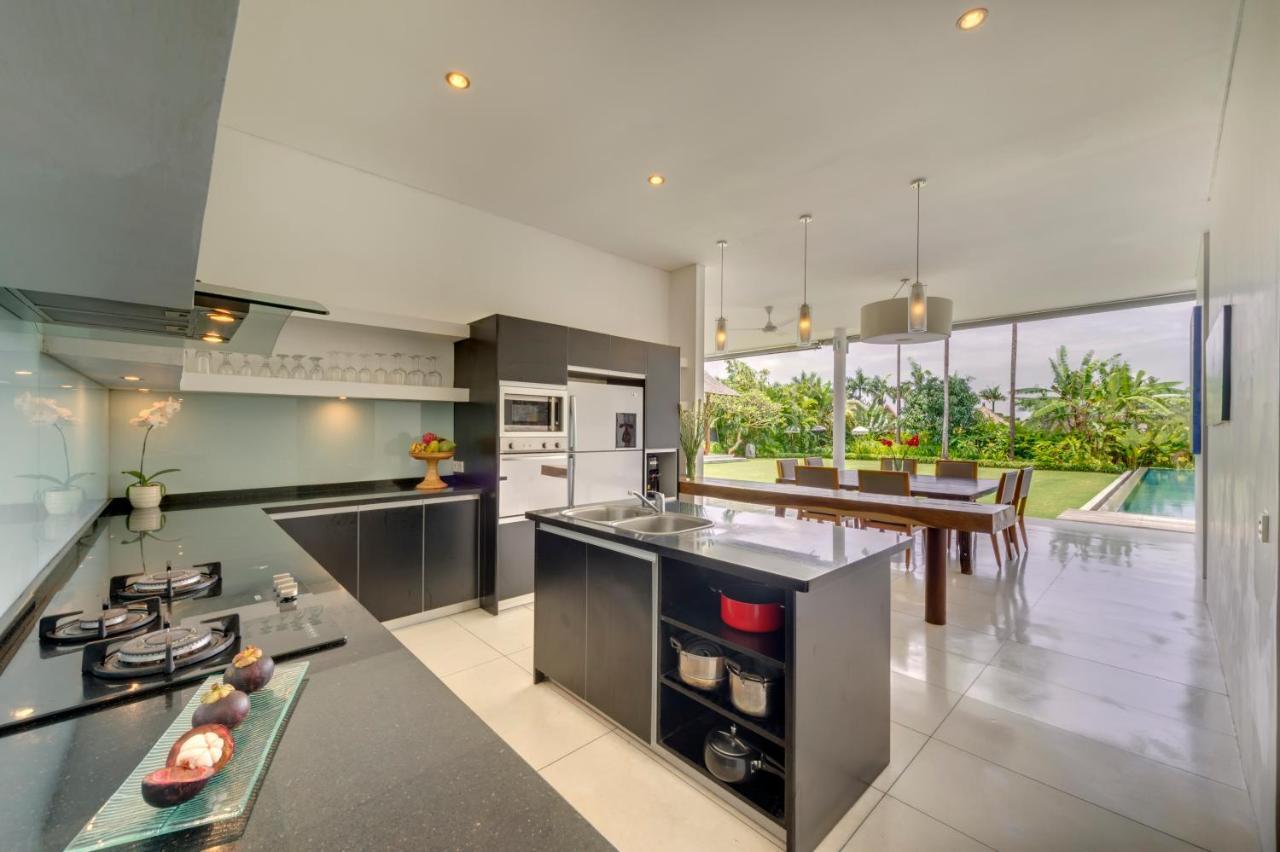 Villa Kavya - 8-Minute Walk From Berawa Beach Canggu Dış mekan fotoğraf