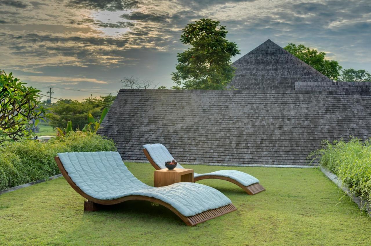 Villa Kavya - 8-Minute Walk From Berawa Beach Canggu Dış mekan fotoğraf